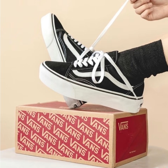 Vans womens old school VN0A3B3UY28 classic style one platform black and white - Picture 2 of 12